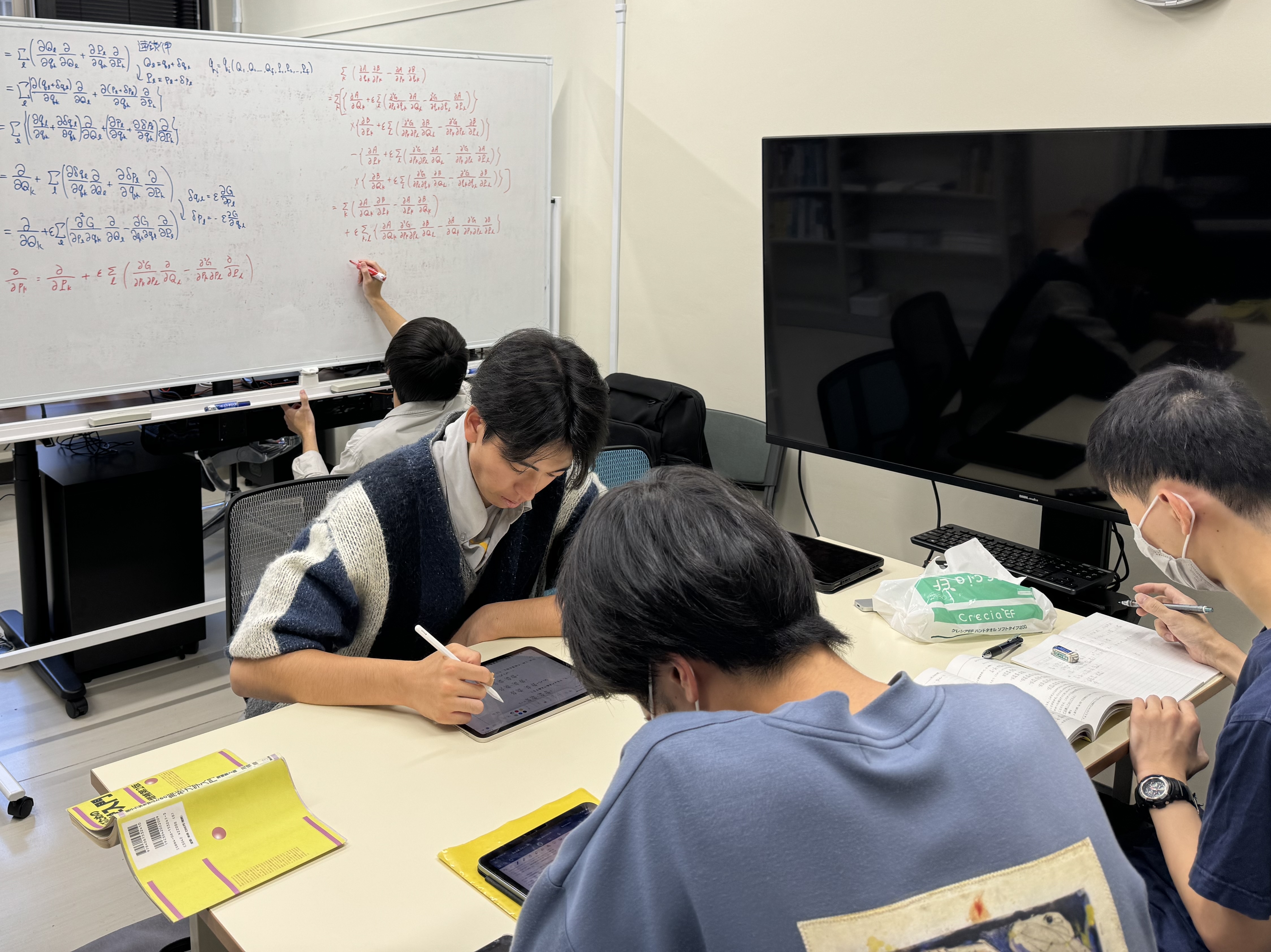 2024年度輪読会の風景